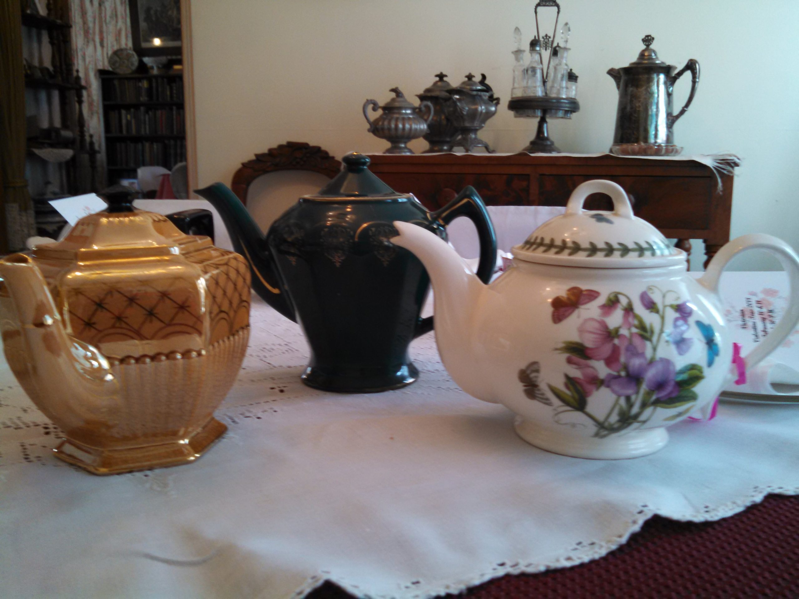 KH Val Tea pots
