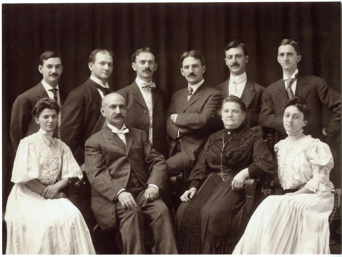Women Of The Kahn Family